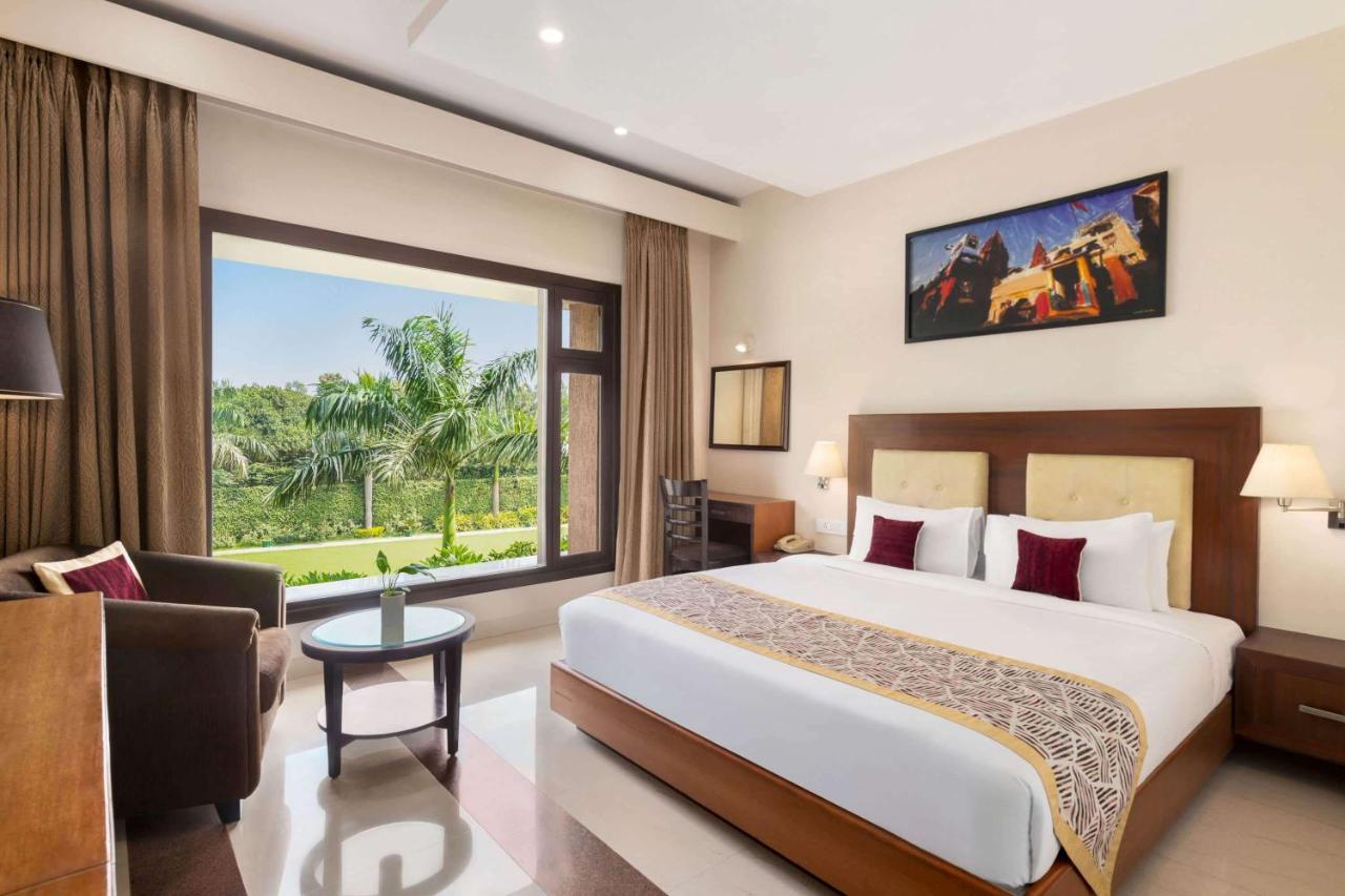 Ramada By Wyndham Varanasi Katesar Chandauli Extérieur photo