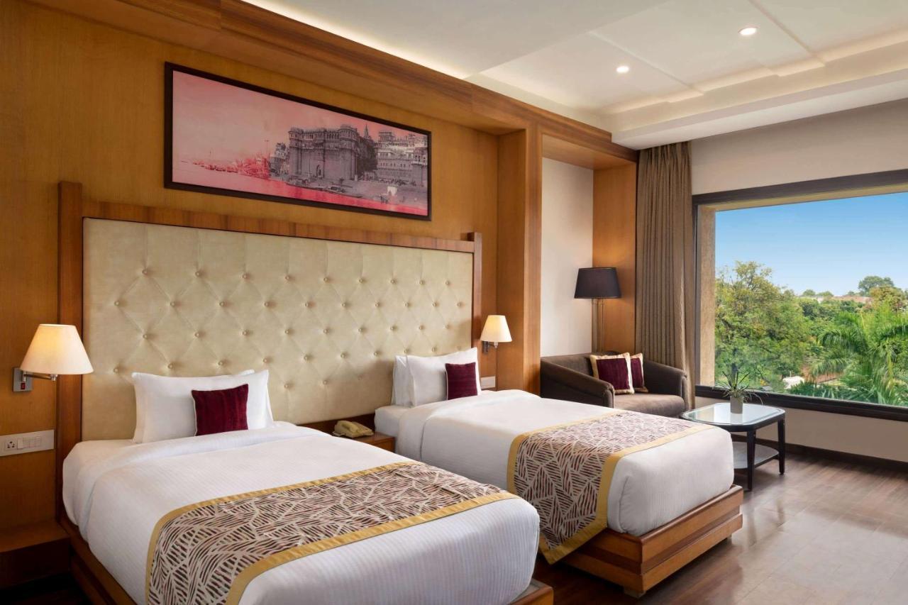 Ramada By Wyndham Varanasi Katesar Chandauli Extérieur photo