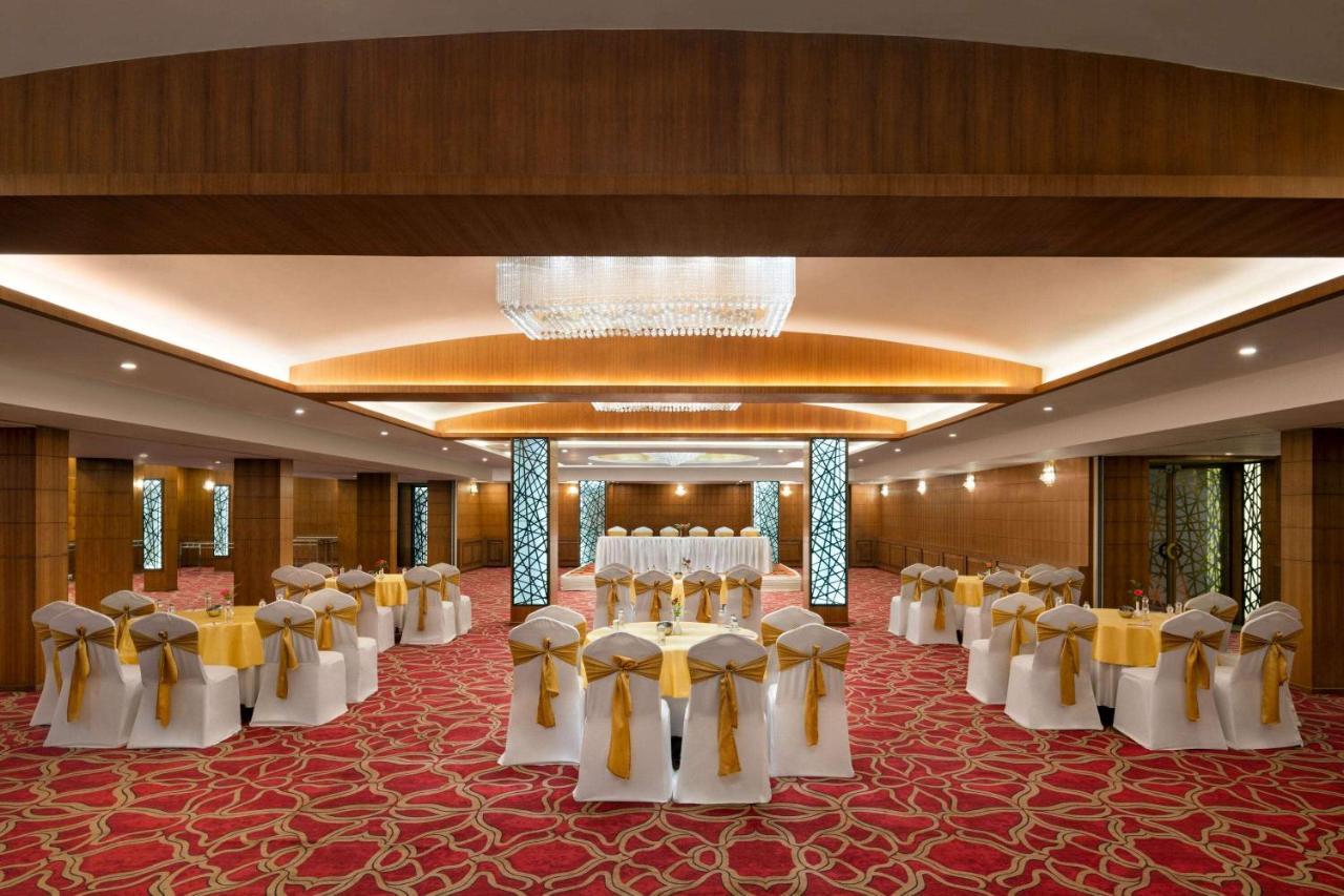 Ramada By Wyndham Varanasi Katesar Chandauli Extérieur photo