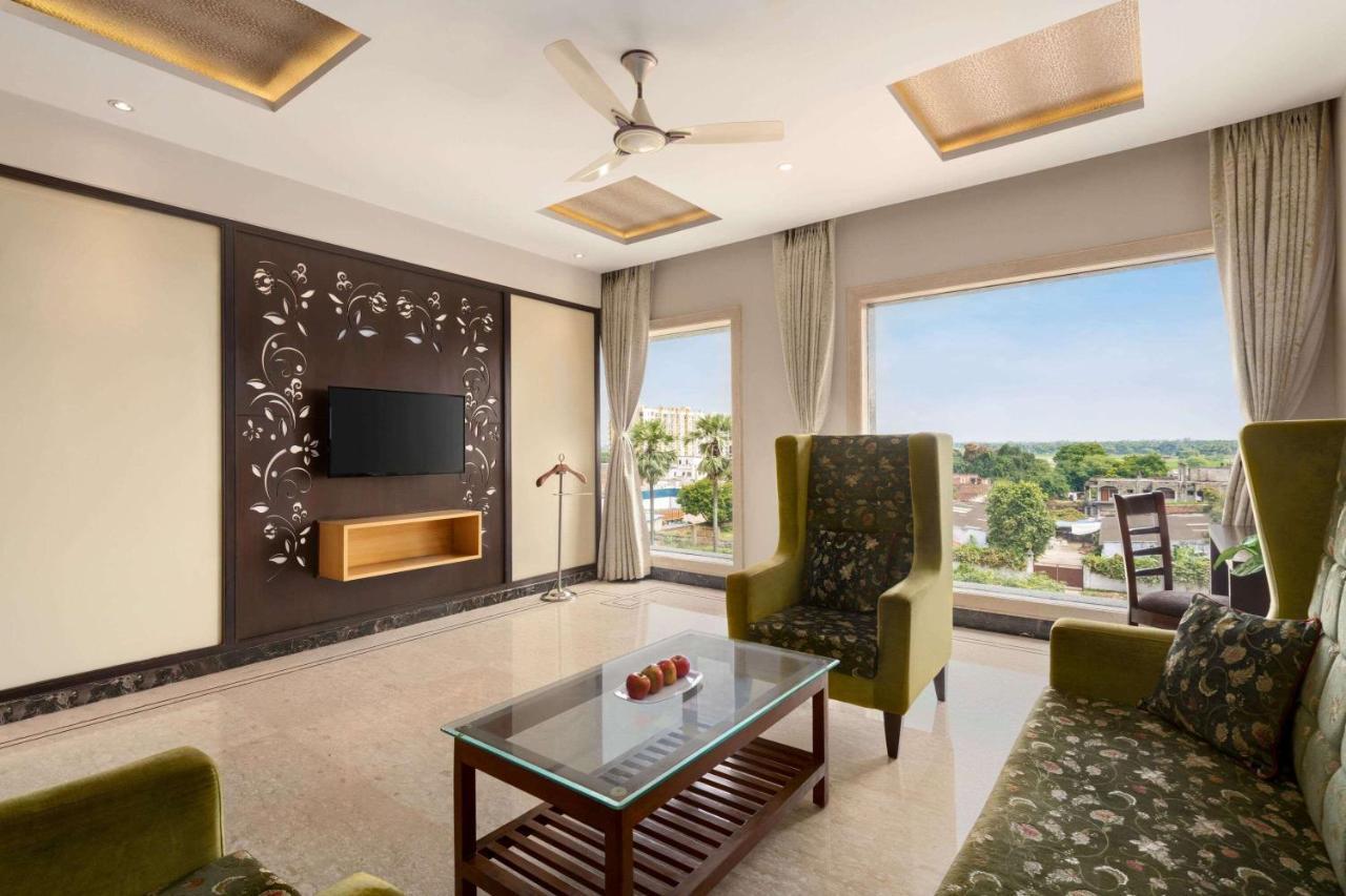 Ramada By Wyndham Varanasi Katesar Chandauli Extérieur photo