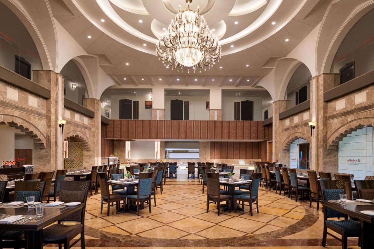 Ramada By Wyndham Varanasi Katesar Chandauli Extérieur photo