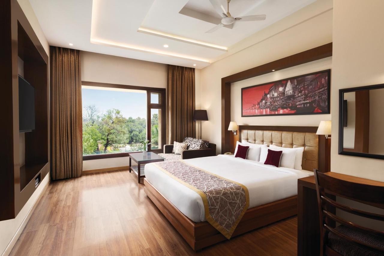 Ramada By Wyndham Varanasi Katesar Chandauli Extérieur photo