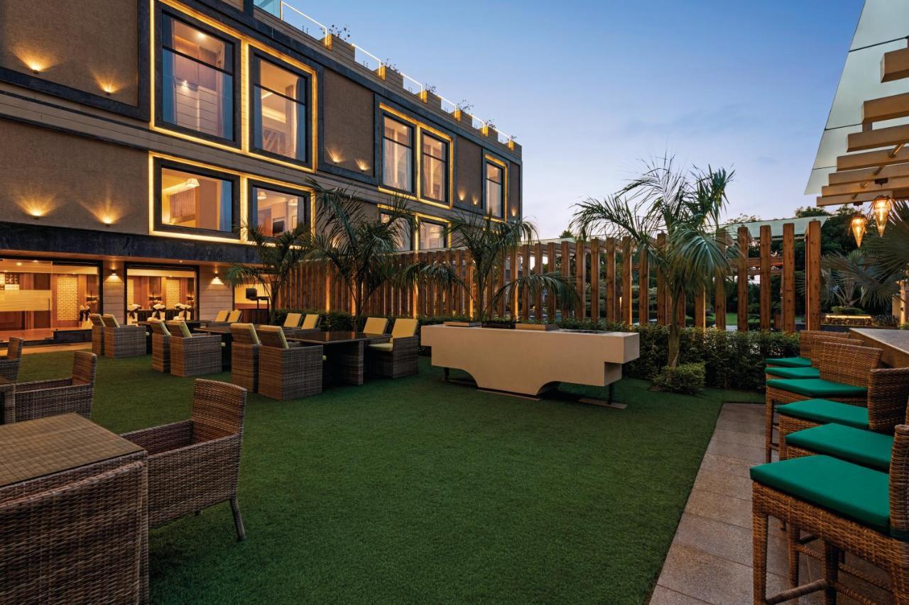 Ramada By Wyndham Varanasi Katesar Chandauli Extérieur photo