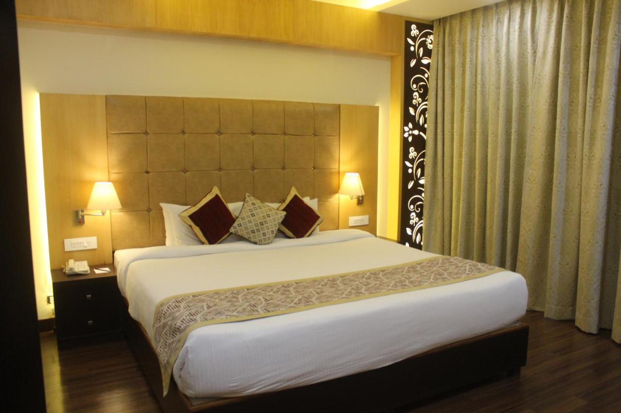 Ramada By Wyndham Varanasi Katesar Chandauli Extérieur photo