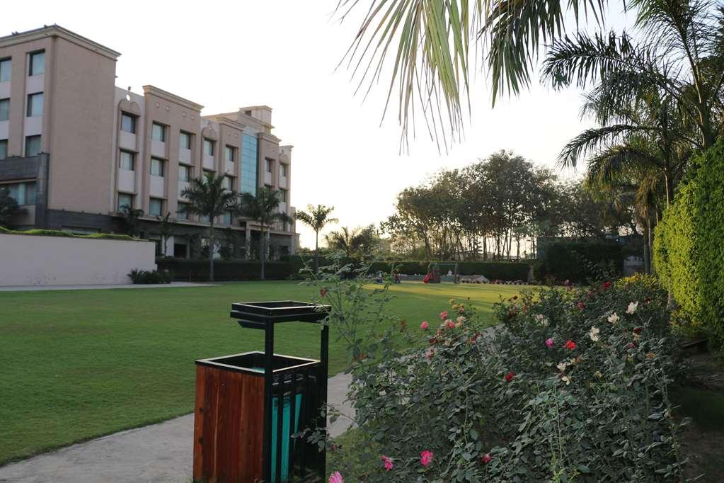 Ramada By Wyndham Varanasi Katesar Chandauli Facilités photo